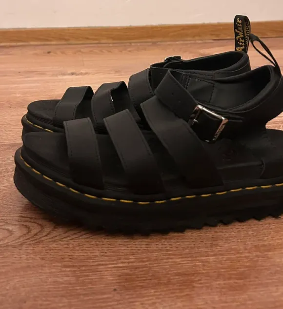 Tytuł: Sandały Dr. Martens Blaire Black damskie 41 platforma