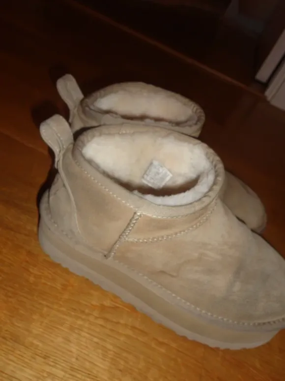 UGG Mini Boots Beige