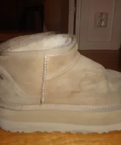UGG Mini Boots Beige
