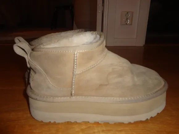 UGG Mini Boots Beige