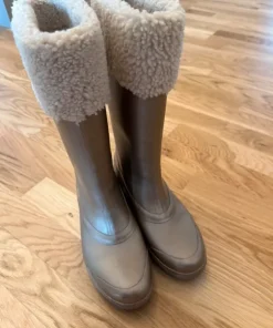 Ugg rain boots