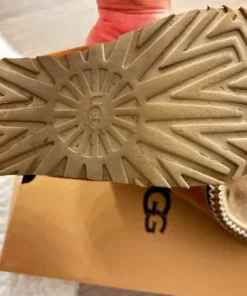 UGG Tasman