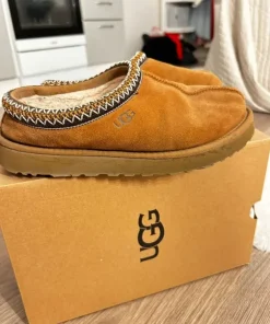 UGG Tasman