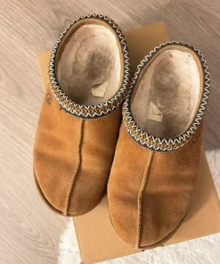 UGG Tasman