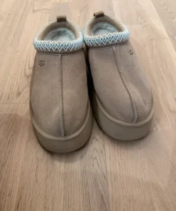 UGG Tazz Sand
