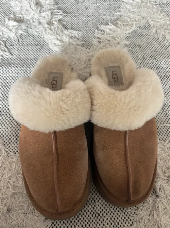Ugg tohvelit