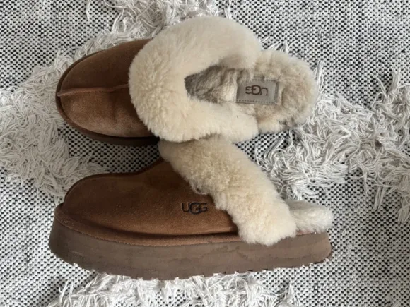 Ugg tohvelit