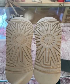 Uggs tofflor