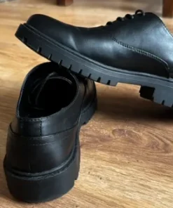 Unisex jak nowe Czarne półbuty Pier One, rozm. 41, na traperze, eko-skóra