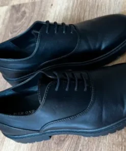 Unisex jak nowe Czarne półbuty Pier One, rozm. 41, na traperze, eko-skóra