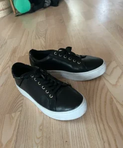 Vagabond sneaker svart/vit stlk 38