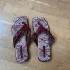 Vinröda flip flops