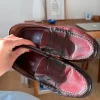 Vinrøde loafers