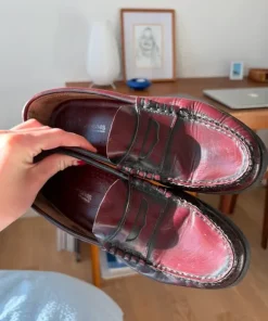 Vinrøde loafers