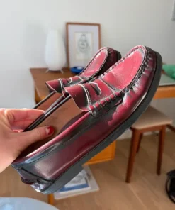 Vinrøde loafers