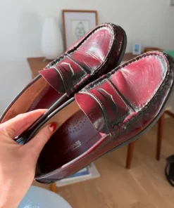 Vinrøde loafers