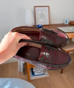 Vinrøde loafers