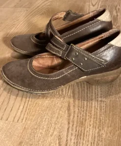 Vintage kitten heels