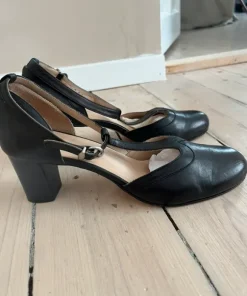 Viola Fonti T-strap sandals 40