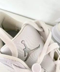 Vita Jordan basketbollskor nya