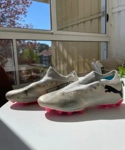 Vita puma fotbollsskor