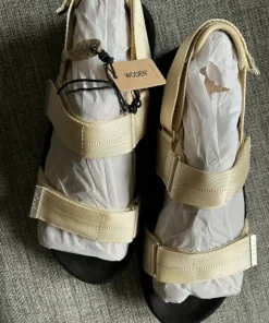 Woden sandaler