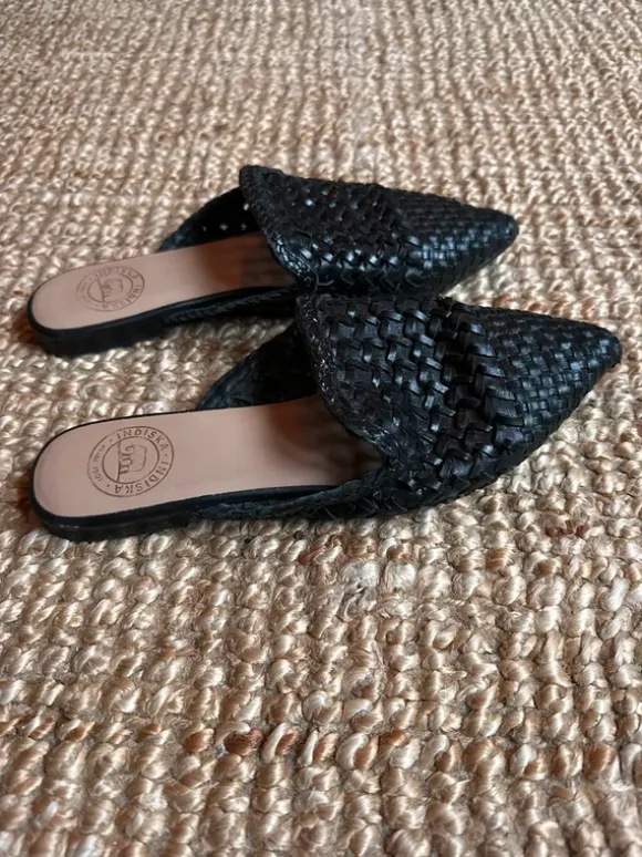 Woven leather flats, 37