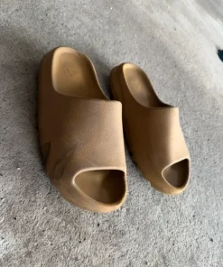 Yeesy slides