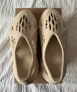 Yeezy foam runners