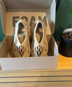 Yeezy foam runners
