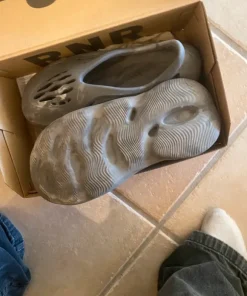 Yeezy foamrunners