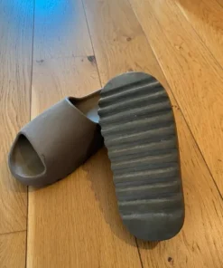 yeezy slides