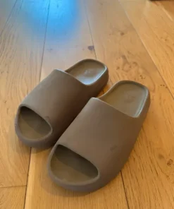 yeezy slides